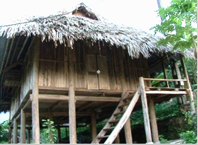 Hàng nghìn năm nay nhà sàn của người Mường vẫn lưu giữ được nét xây dựng xưa Hàng nghìn năm nay nhà sàn của người Mường vẫn lưu giữ được nét xây dựng xưa