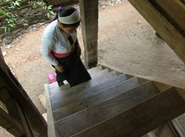 Những bậc cầu thang của người Mường nhất thiết phải là số lẻ Những bậc cầu thang của người Mường nhất thiết phải là số lẻ