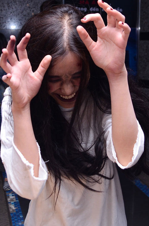 Giác quan thứ sáu với phần nhạc phim chính là ca khúc Lạc là món quà Đông Nhi và Ông Cao Thắng dành tặng mọi người vào dịp lễ hội Halloween 2012 này.