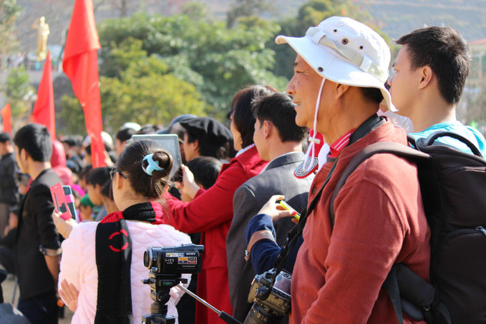 Thu hút đông đảo du khách khắp nơi đến xem