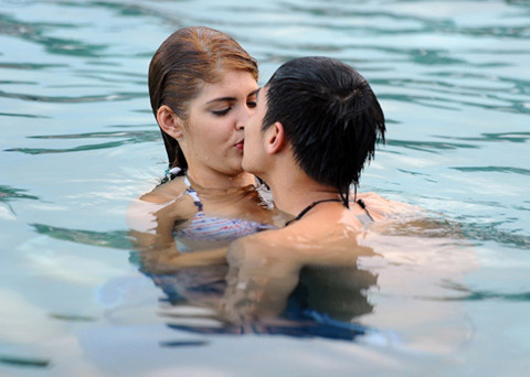 Cho tới khi cô nàng công khai chuyện tình “công chúa-hoàng tử” với Baggio- hot boy được teen Sài Thành mến mộ thì cặp đôi này càng trở nên nổi tiếng và cô thường xuyên công bố những bức ảnh thân mật của 2 người. Cho tới khi cô nàng công khai chuyện tình “công chúa-hoàng tử” với Baggio- hot boy được teen Sài Thành mến mộ thì cặp đôi này càng trở nên nổi tiếng và cô thường xuyên công bố những bức ảnh thân mật của 2 người.