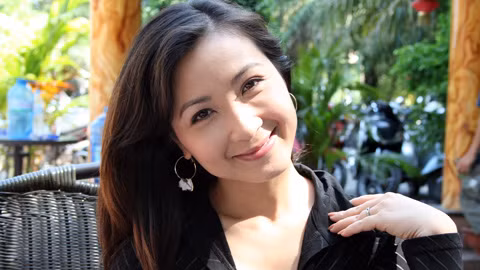 Đây là bộ phim đầu tiên cả hai người đẹp Mai Thu Huyền, Khánh Huyền có dịp tham gia chung. Họ đảm nhận 2 tính cách khác nhau, một người dịu dàng, đằm thắm, người cá tính và thích nổi loạn. Đặc biệt họ còn dính vào rắc rối với 'chuyện tình tay ba'. (Theo VTC News)