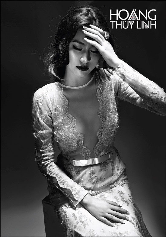 Bản thân Hoàng Thùy Linh cũng như lột xác thành một người hoàn toàn khác. Không còn chút sốc nổi hay ngông cuồng, cô già dặn, chín chắn hơn trong từng suy nghĩ, cách chia sẻ và ngay cả khi đứng trên sân khấu. Bản thân Hoàng Thùy Linh cũng như lột xác thành một người hoàn toàn khác. Không còn chút sốc nổi hay ngông cuồng, cô già dặn, chín chắn hơn trong từng suy nghĩ, cách chia sẻ và ngay cả khi đứng trên sân khấu.