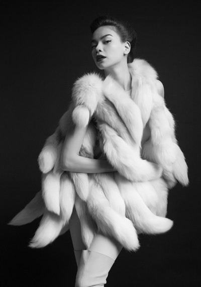 Như mọi khi, hình ảnh trong bất kỳ sản phẩm mới nào cũng được Hồ Ngọc Hà chăm chút cẩn thận. Trong single "Đắn đo" mới, cô tiếp tục kết hợp với nhà tạo mẫu thân thiết Nguyễn Công Trí để tạo nên ngoại hình ấn tượng và đẹp mắt. Như mọi khi, hình ảnh trong bất kỳ sản phẩm mới nào cũng được Hồ Ngọc Hà chăm chút cẩn thận. Trong single "Đắn đo" mới, cô tiếp tục kết hợp với nhà tạo mẫu thân thiết Nguyễn Công Trí để tạo nên ngoại hình ấn tượng và đẹp mắt.