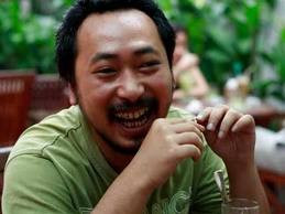 Dũng “khùng” lý giải về hiện tượng làng giải trí có nhiều người đồng tính: “Tôi nghĩ là cái đó phải có sẵn trong máu người ta, tới lúc gặp điều kiện thuận lợi (môi trường, chất xúc tác…) thì khả năng bộc phát của nó bỗng trở nên cao hơn thôi. Cũng giống một người mặc bikini ra đường, thì người ta còn ngại, nhưng nếu là ở biển, thì đâu có sao! Và như bạn biết đấy, làng giải trí có lẽ là nơi dễ chấp nhận sự dị biệt hơn cả!” Dũng “khùng” lý giải về hiện tượng làng giải trí có nhiều người đồng tính: “Tôi nghĩ là cái đó phải có sẵn trong máu người ta, tới lúc gặp điều kiện thuận lợi (môi trường, chất xúc tác…) thì khả năng bộc phát của nó bỗng trở nên cao hơn thôi. Cũng giống một người mặc bikini ra đường, thì người ta còn ngại, nhưng nếu là ở biển, thì đâu có sao! Và như bạn biết đấy, làng giải trí có lẽ là nơi dễ chấp nhận sự dị biệt hơn cả!”