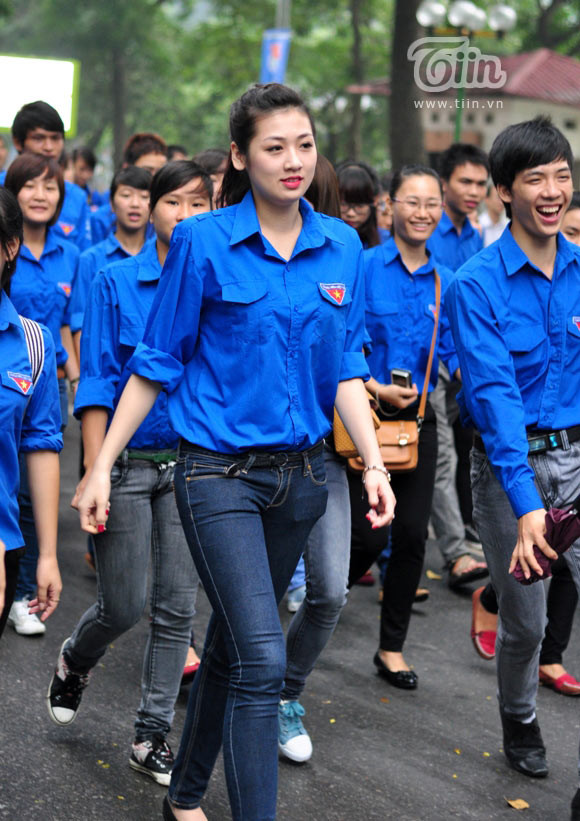 Đi giày bệt, trang điểm nhẹ nhàng nhưng Tú Anh vẫn vô cùng nổi bật trong chương trình tình nguyện “Tôi yêu Hà Nội” tại công viên Thống nhất diễn ra vào sáng 6/10. Đi giày bệt, trang điểm nhẹ nhàng nhưng Tú Anh vẫn vô cùng nổi bật trong chương trình tình nguyện “Tôi yêu Hà Nội” tại công viên Thống nhất diễn ra vào sáng 6/10.