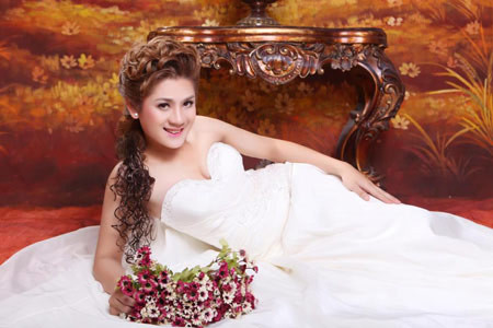 Tuy nhiên, ông Nguyễn Thành Nhân - Trưởng phòng Quản lý Biểu diễn và băng đĩa Cục Nghệ thuật Biểu diễn cho biết: “Hiện nay trong Quy chế thi hoa hậu, hoa khôi người đẹp của Việt Nam chưa có chương mục nào đề cập đến việc cấp phép cho người chuyển giới đại diện cho Việt Nam tham gia các cuộc thi người đẹp quốc tế. Do đó đây chỉ là phát ngôn và nguyện vọng cá nhân mà thôi. Lâm Chí Khanh có xin chúng tôi cũng không thể cấp giấy phép được, vì chúng tôi không thể chống lại pháp luật”. (Theo 2sao) Tuy nhiên, ông Nguyễn Thành Nhân - Trưởng phòng Quản lý Biểu diễn và băng đĩa Cục Nghệ thuật Biểu diễn cho biết: “Hiện nay trong Quy chế thi hoa hậu, hoa khôi người đẹp của Việt Nam chưa có chương mục nào đề cập đến việc cấp phép cho người chuyển giới đại diện cho Việt Nam tham gia các cuộc thi người đẹp quốc tế. Do đó đây chỉ là phát ngôn và nguyện vọng cá nhân mà thôi. Lâm Chí Khanh có xin chúng tôi cũng không thể cấp giấy phép được, vì chúng tôi không thể chống lại pháp luật”. (Theo 2sao)