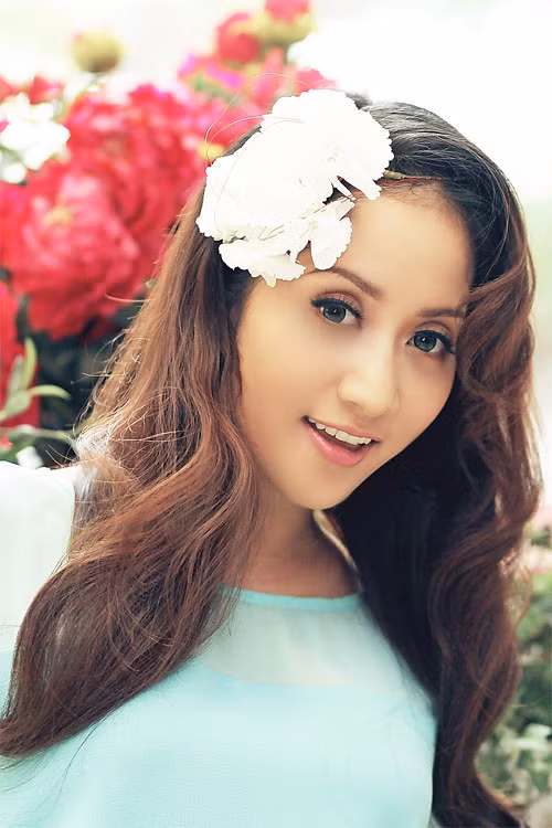 Khánh Thi chia sẻ về “nghi án” cô đang cố đánh bóng tên tuổi: “Nhiều người nói tôi đang đánh bóng tên tuổi nhưng thực tế thì không đánh thì tên tôi đã… "bóng" rồi. Mọi người biết đến Khánh Thi đầu tiên là với bộ môn nghệ thuật khiêu vũ thể thao. Giới giải trí gắn tên tuổi Khánh Thi với danh hiệu nữ hoàng khiêu vũ nhưng tôi đâu dám nhận”.