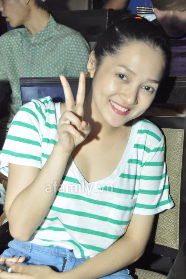 Không trang điểm quá cầu kỳ, Bảo Anh trông trẻ trung và rất đáng yêu. (Theo afamily)