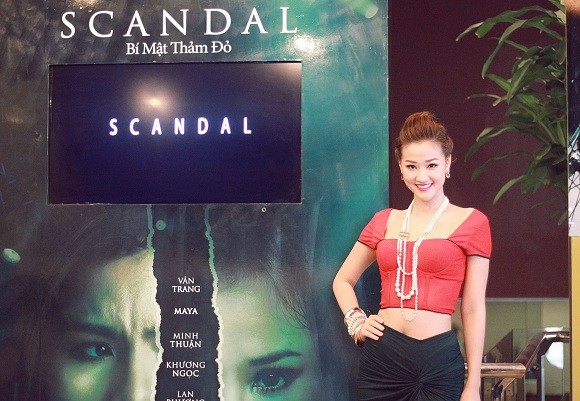 Trà My xuất hiện trước poster quảng bá phim với trang phục gợi cảm
