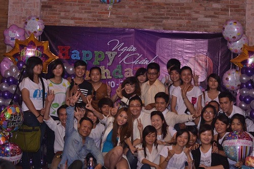 Hiện nay Ngân Khánh đang chuẩn bị single mới và song song sẽ tham gia một bộ phim chiếu Tết 2013 cùng các tên tuổi lớn. Hiện nay Ngân Khánh đang chuẩn bị single mới và song song sẽ tham gia một bộ phim chiếu Tết 2013 cùng các tên tuổi lớn.