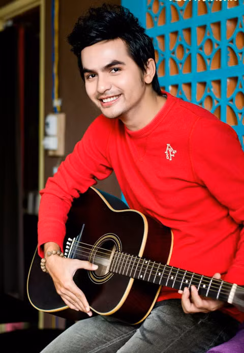 Anh nói thêm: “Thời của chúng tôi, thực ra không dám thế. Nói chung, mỗi thời có những trường hợp, những cái khác nhau. Tuy nhiên, không thể bắt người mẫu thời nay như thời xưa, và người mẫu thời xưa giống như ngày nay. Vấn đề ở đây là sự hiểu biết của người làm nghệ thuật có văn hóa là cái đẹp, gợi cảm và sự sexy. Gợi cảm là phải phù hợp với văn hóa của người Việt Nam, văn hóa Phương Đông. Người mẫu là người đẹp, người được mọi người ngắm nhìn và cho đó là chuẩn, mẫu mực. Và các bạn trẻ đừng có biến từ người mẫu thành "người tởm". (Theo Kienthuc.net)