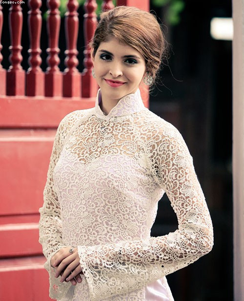 Bức ảnh Andrea dịu dàng trong tà áo dài Việt Nam đã ghi ấn tượng sâu sắc trong lòng người hâm mộ. Bức ảnh Andrea dịu dàng trong tà áo dài Việt Nam đã ghi ấn tượng sâu sắc trong lòng người hâm mộ.