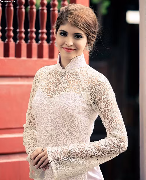 Bức ảnh Andrea dịu dàng trong tà áo dài Việt Nam đã ghi ấn tượng sâu sắc trong lòng người hâm mộ.