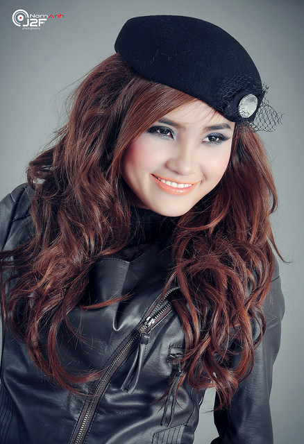 Khánh Chi tìm thấy sự bình yên khi thấy những em bé bất hạnh mỉm cười. Khánh Chi tìm thấy sự bình yên khi thấy những em bé bất hạnh mỉm cười.