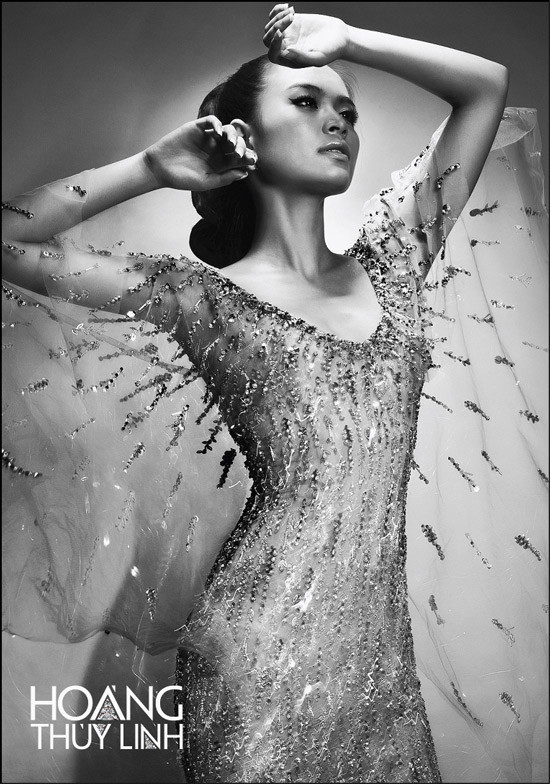 Sau những vấp ngã trong cuộc sống, bản thân Linh cũng học được nhiều điều bổ ích mà không phải ngôi trường nào cũng dạy cho cô được. "Khi im lặng, người ta lắng nghe được nhiều thứ hơn là khi mải thanh minh hay lên tiếng cãi phần lợi về mình. Khi nóng lên mà kìm được cơn giận, tôi sẽ tránh được những phiền phức về việc phát ngôn thiếu kiềm chế". Sau những vấp ngã trong cuộc sống, bản thân Linh cũng học được nhiều điều bổ ích mà không phải ngôi trường nào cũng dạy cho cô được. "Khi im lặng, người ta lắng nghe được nhiều thứ hơn là khi mải thanh minh hay lên tiếng cãi phần lợi về mình. Khi nóng lên mà kìm được cơn giận, tôi sẽ tránh được những phiền phức về việc phát ngôn thiếu kiềm chế".