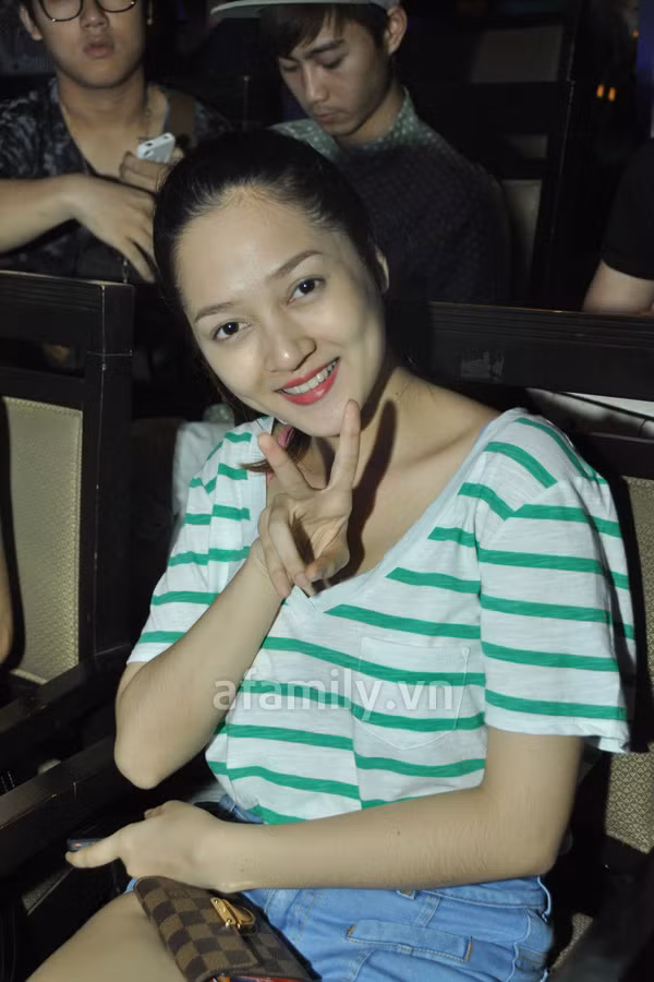 Dù đang bận rộn cho việc tập luyện cho vòng thi tiếp theo của mình tại cuộc thi The Voice nhưng Bảo Anh đã bất ngờ đến sân khấu Lan Anh để xem chương trình Bài hát Việt tháng 10.