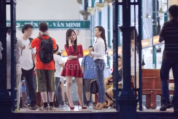 Sau khi kết thúc 2 tuần căng thẳng với vòng Liveshow của The Voice Việt, "át chủ bài" Hương Tràm của đội Thu Minh đã có những giờ phút nghỉ ngơi và thư giãn khá thoải mái.