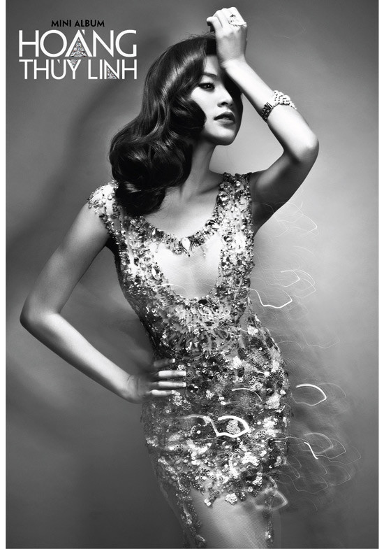 Lựa chọn nhiều sáng tác mới của Hồ Hoài Anh, Lưu Thiên Hương, Nguyễn Đức Cường..., mỗi ca khúc trong mini album Hoàng Thùy Linh là một màu sắc khác nhau, dẫn dắt người nghe qua từng cung bậc cảm xúc, để cảm nhận và feeling cùng những nốt nhạc nhiều mộng mị. Lựa chọn nhiều sáng tác mới của Hồ Hoài Anh, Lưu Thiên Hương, Nguyễn Đức Cường..., mỗi ca khúc trong mini album Hoàng Thùy Linh là một màu sắc khác nhau, dẫn dắt người nghe qua từng cung bậc cảm xúc, để cảm nhận và feeling cùng những nốt nhạc nhiều mộng mị.