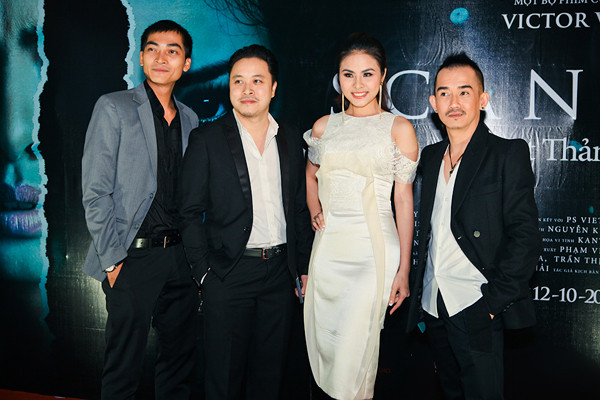 Khi được hỏi liệu ngoài đời, cuộc sống showbiz có giống trong “Scandal” không, Vân Trang cho biết: “Tôi nghĩ, thực tế còn tăm tối hơn phim rất nhiều. Bộ phim chỉ đề cập đến những một số vấn đề chung chung, không nhắm cụ thể vào bất cứ ai, nhưng qua đó, khán giả sẽ phần nào hiểu rõ hơn về những bí mật phía sau sự hào nhoáng của người nổi tiếng.” (Theo ione) Khi được hỏi liệu ngoài đời, cuộc sống showbiz có giống trong “Scandal” không, Vân Trang cho biết: “Tôi nghĩ, thực tế còn tăm tối hơn phim rất nhiều. Bộ phim chỉ đề cập đến những một số vấn đề chung chung, không nhắm cụ thể vào bất cứ ai, nhưng qua đó, khán giả sẽ phần nào hiểu rõ hơn về những bí mật phía sau sự hào nhoáng của người nổi tiếng.” (Theo ione)