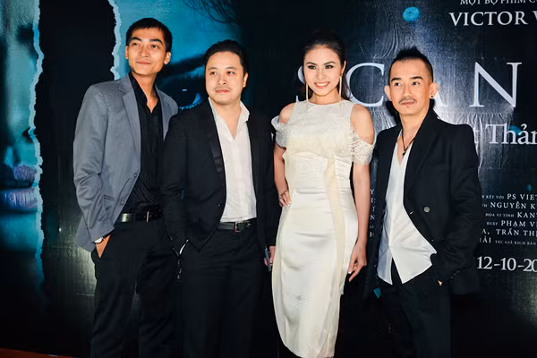 Khi được hỏi liệu ngoài đời, cuộc sống showbiz có giống trong “Scandal” không, Vân Trang cho biết: “Tôi nghĩ, thực tế còn tăm tối hơn phim rất nhiều. Bộ phim chỉ đề cập đến những một số vấn đề chung chung, không nhắm cụ thể vào bất cứ ai, nhưng qua đó, khán giả sẽ phần nào hiểu rõ hơn về những bí mật phía sau sự hào nhoáng của người nổi tiếng.” (Theo ione)