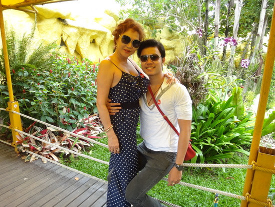 Người mẫu Hoàng Việt và bà Yvonne Thúy Hoàng Người mẫu Hoàng Việt và bà Yvonne Thúy Hoàng