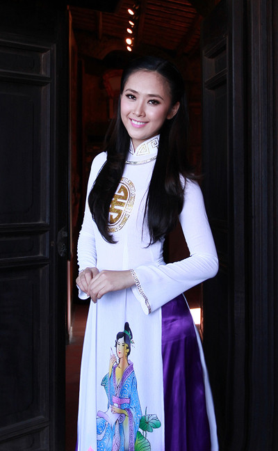 Dù đã lấy chồng và chuyển vào Sài Gòn sinh sống nhưng Lê Nhã Uyên vẫn giữ được tính cách kín đáo, nhẹ nhàng của người con gái gốc Huế. Cô sống khép kín và luôn hướng về cuộc sống bình yên.