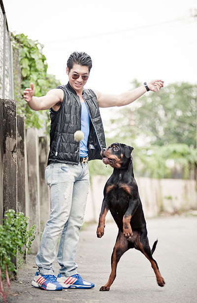 Trương Nam Thành cho biết anh thích chơi đùa với những người bạn bốn chân mỗi khi rảnh rỗi. Mr. Wolrd là cuộc thi sắc đẹp dành cho các quý ông đến từ khắp nơi trên thế giới. Trương Nam Thành cho biết anh muốn giới thiệu tới bạn bè quốc tế hình ảnh người đàn ông Việt khỏe khoắn, yêu quê hương đất nước, con người và đối xử tốt với các loài động vật. (Theo VnE)