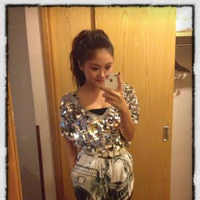 Và thật bất ngờ, mới đây nhất, cô nàng tung ra loạt ảnh "tự sướng", khoe thân hình rất thon gọn.