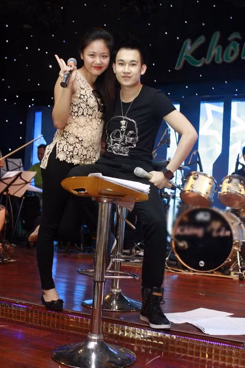 Người ta cho rằng đang ở tuổi ăn tuổi lớn nên thân hình Văn Mai Hương rất dễ mập lên. Rất nhiều fan đã kêu gọi cô nàng giảm cân để giữ hình ảnh đẹp trong mắt khán giả.