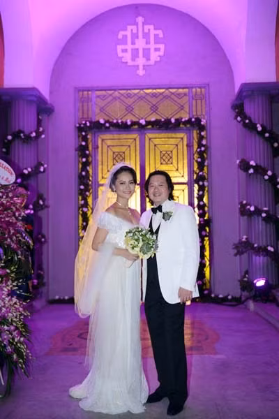 Đám cưới của Đỗ Hải Yến và người chồng thứ hai là Calvin Tài Lâm được tổ chức trong sảnh chính Nguỵ Như Kom Tum của Đại học Dược Hà Nội - nơi hiếm hoi lưu giữ được trọn vẹn kiến trúc từ thời Pháp thuộc. Trong bộ váy trắng, Đỗ Hải Yến cười rạng rỡ. Cuộc tình 3 năm của nữ diễn viên tài năng với chàng Việt kiều Mỹ đã có kết thúc có hậu.