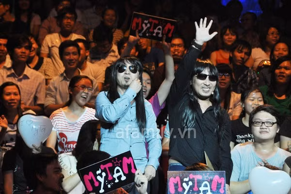 Quang Dũng có chia sẻ rằng: "Ở đêm trước anh thấy Mỹ Tâm có một bộ tóc như thế này và được khán giả cổ vũ hết sức nhiệt tình, nhưng khi Mỹ Tâm biểu diễn ở trên kia, tôi mới nhận ra giọng hát mới là điều quan trọng nhất, hơn cả những thứ như tóc, quần áo, hình thức bên ngoài". (Theo afamily)