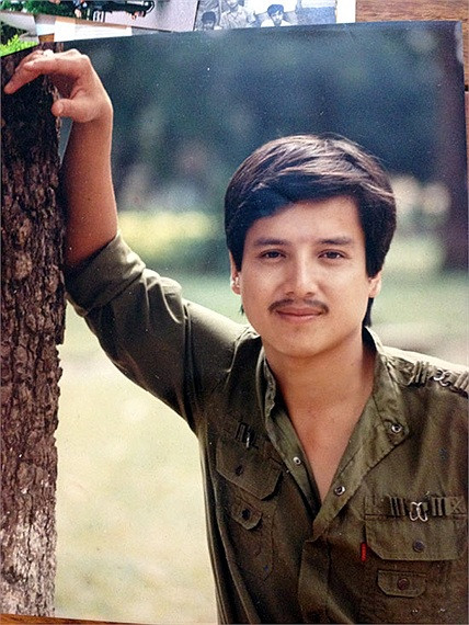 NSƯT Chí Trung cực đẹp trai trong những bức ảnh chụp từ thời thanh niên.