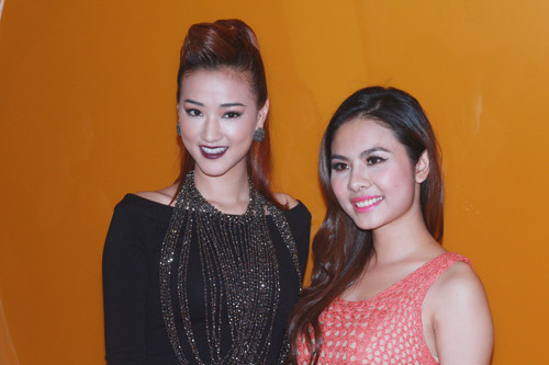 Lễ ra mắt Điệp viên 007 - Tử địa Skyfall tối 30.10 tại TP.HCM có sự góp mặt của nhiều người đẹp trong làng giải trí Việt. Trong đó Maya và Vân Trang - hai diễn viên của bộ phim Scandal đình đám - gây ấn tượng với hai phong cách hoàn toàn đối lập nhau. Lễ ra mắt Điệp viên 007 - Tử địa Skyfall tối 30.10 tại TP.HCM có sự góp mặt của nhiều người đẹp trong làng giải trí Việt. Trong đó Maya và Vân Trang - hai diễn viên của bộ phim Scandal đình đám - gây ấn tượng với hai phong cách hoàn toàn đối lập nhau.