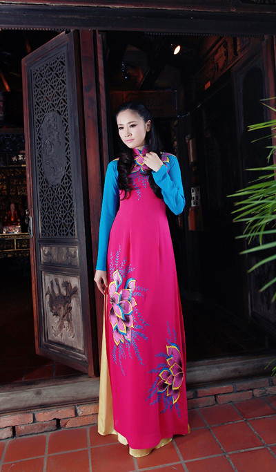 Bộ ảnh được thực hiện với sự hỗ trợ của chuyên gia trang điểm Nguyễn Sang.