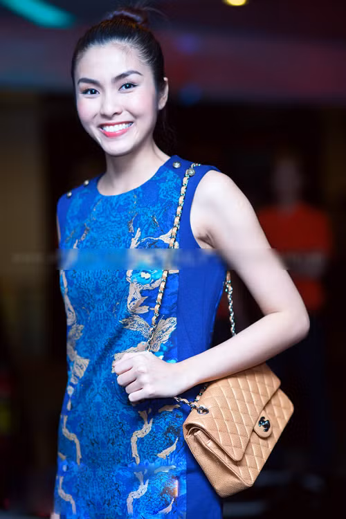 Chiếc thứ 3 là size medium, màu be, có giá khoảng 4.900 USD - 102 triệu đồng.