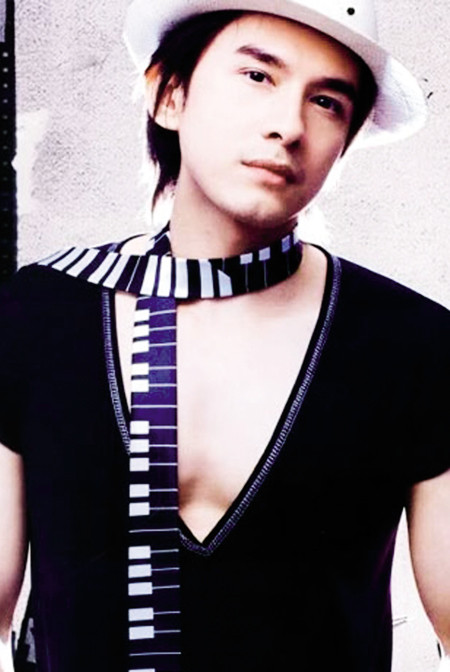 Đan Trường chia sẻ: “Tôi không đòi hỏi người con gái tôi yêu phải là người có địa vị hoặc có tiềm lực kinh tế. Tôi cần nhiều nhất vẫn là người đó khiến tôi thấy thoải mái và hạnh phúc khi bên cạnh. Và sau bao nhiêu lần đắn đo, cân nhắc thì đến nay tôi đã chọn được một người ưng ý. Bây giờ tôi không muốn công bố hay nói ra bất kỳ điều gì về người ấy. Mai mốt xuất hiện rồi mọi người sẽ biết .”