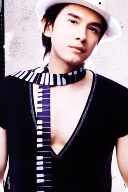 Đan Trường chia sẻ: “Tôi không đòi hỏi người con gái tôi yêu phải là người có địa vị hoặc có tiềm lực kinh tế. Tôi cần nhiều nhất vẫn là người đó khiến tôi thấy thoải mái và hạnh phúc khi bên cạnh. Và sau bao nhiêu lần đắn đo, cân nhắc thì đến nay tôi đã chọn được một người ưng ý. Bây giờ tôi không muốn công bố hay nói ra bất kỳ điều gì về người ấy. Mai mốt xuất hiện rồi mọi người sẽ biết .”