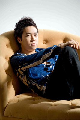 Nói về tình yêu với Văn Mai Hương, anh cho biết: “Tôi đến với Hương và làm những điều tốt nhất cho Hương. Tôi nghĩ, Hương và gia đình cô ấy cảm nhận được. Kể cả khi không quen Hương, 2 năm gần đây quen người nào đó, tôi đều nhìn về tương lai. Trước đây, tương lai của người không có tiền, không có sự nghiệp, trong khi bản thân lại không muốn dựa vào gia đình, khiến tôi thấy rất mờ mịt. Nhưng giờ đã có nhà, đã có sự nghiệp nên hoàn toàn trong tư thế sẵn sàng lập gia đình! (Theo Style)