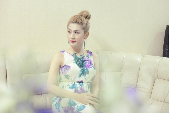 Lâm Chí Khanh mới khoe với bạn bè về hình ảnh mới nhất, xinh như mộng của chị với bạn bè và người hâm mộ. Đó là những bức hình được chụp tại Thái Lan, nơi chị đang tái khám và được bác sỹ, y tá chăm sóc tận tình tại một phòng riêng biệt.