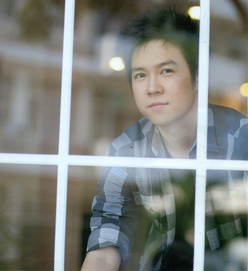 Lê Hiếu giải thích nguyên nhân không làm clip: “Nếu tôi đẹp trai như Vĩnh Thụy, có lẽ mọi thứ đã khác! Mọi người hỏi sao tại tôi ít đầu tư vào video clip, tôi nói mình có đẹp bằng anh Lam Trường, Đan Trường đâu mà làm video clip.”