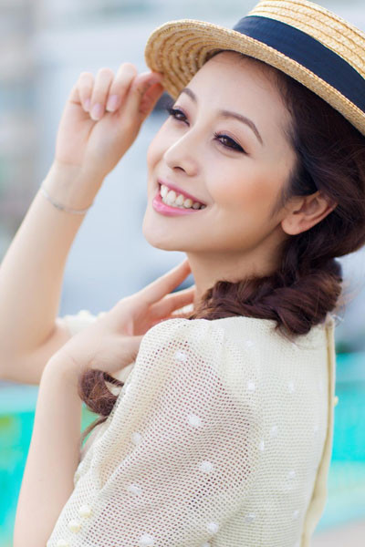 Jennifer Phạm sỡ hửu nét đẹp đài các, sang trọng. Jennifer Phạm sỡ hửu nét đẹp đài các, sang trọng.