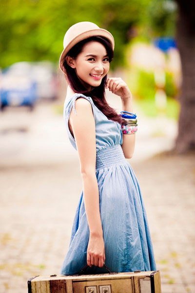 Cô chia sẻ về hướng đi sắp tới: “Song song với việc cố gắng lấy xong tấm bằng ở Singapore, tôi muốn tập trung hết sức cho phim ảnh. Nhưng tôi không muốn chạy sô đóng phim chỉ để chăm chăm kiếm tiền mà làm sao để giữ được chất của mình, không làm khán giả cảm thấy nhàm chán.” (Theo VnE) Cô chia sẻ về hướng đi sắp tới: “Song song với việc cố gắng lấy xong tấm bằng ở Singapore, tôi muốn tập trung hết sức cho phim ảnh. Nhưng tôi không muốn chạy sô đóng phim chỉ để chăm chăm kiếm tiền mà làm sao để giữ được chất của mình, không làm khán giả cảm thấy nhàm chán.” (Theo VnE)