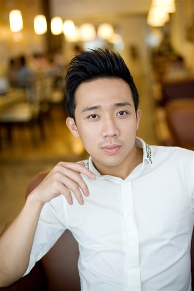 Trấn Thành chia sẻ về định hướng nghề nghiệp: “Tôi đang xây dựng hình tượng nghệ sĩ đa năng. Bây giờ ngoài MC, diễn hài, tôi còn có những đêm nhạc riêng ở phòng trà. Mong muốn lớn nhất của tôi là khán giả không cần thắc mắc Trấn Thành làm MC, ca sĩ hay diễn hài mà họ mua vé vì thấy tên tôi.”