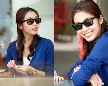 Ngoài ra, Ray-Ban cũng là thương hiệu kính yêu thích của Hà Tăng. Cô thường xuyên xuất hiện với mẫu kính Wayfarer đình đám của nhãn hiệu này. Ngoài ra, Ray-Ban cũng là thương hiệu kính yêu thích của Hà Tăng. Cô thường xuyên xuất hiện với mẫu kính Wayfarer đình đám của nhãn hiệu này.