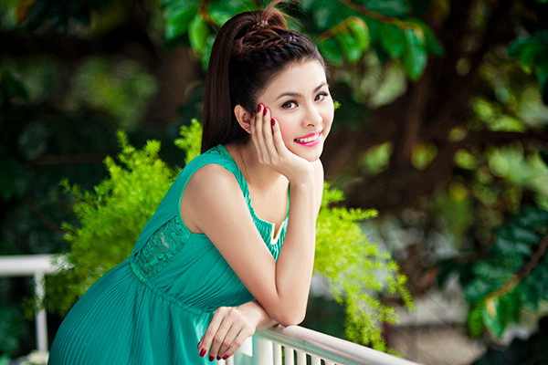 Vân Trang thành công ở cả vai trò MC và diễn viên điện ảnh - truyền hình. Bộ phim mới nhất mà cô tham gia - 'Scandal - Bí mật thảm đỏ' - gây tiếng vang lớn. Trong đó, vai diễn Ý Linh của Vân Trang nhận được nhiều lời khen ngợi. (Theo Ngôi sao)