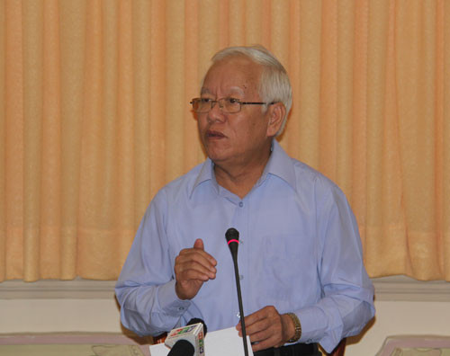 Chủ tịch UBND TP.HCM chất vấn sai phạm và chỉ đạo xử lý trong vụ việc lương "khủng" tại bốn công ty công ích - Ảnh: Nguyên Mi Chủ tịch UBND TP.HCM chất vấn sai phạm và chỉ đạo xử lý trong vụ việc lương "khủng" tại bốn công ty công ích - Ảnh: Nguyên Mi