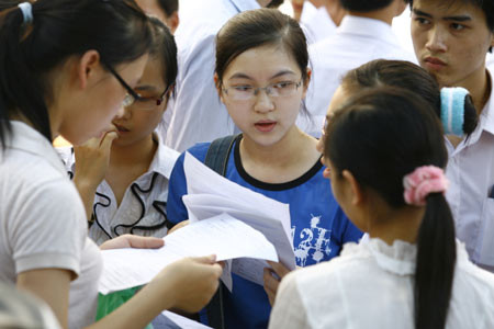 Tuyển sinh CĐ-ĐH năm 2013, ai mừng ai lo, câu hỏi ấy ai sẽ trả lời? Tuyển sinh CĐ-ĐH năm 2013, ai mừng ai lo, câu hỏi ấy ai sẽ trả lời?