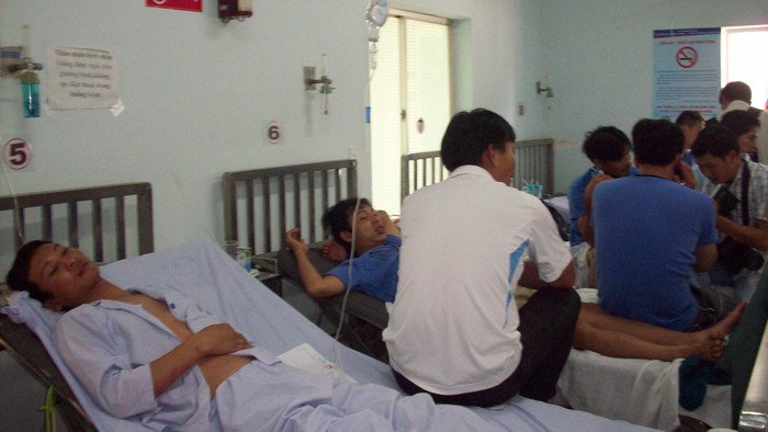 Các bệnh nhân đang cấp cưu tại bệnh viện Cần Giờ