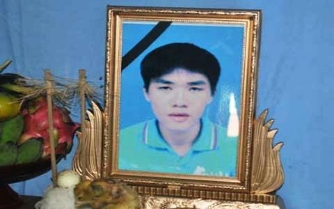 Tấm gương hi sinh của anh Trần Hữu Hiệp là tấm gương sáng cho thê hệ trẻ noi theo. Tấm gương hi sinh của anh Trần Hữu Hiệp là tấm gương sáng cho thê hệ trẻ noi theo.